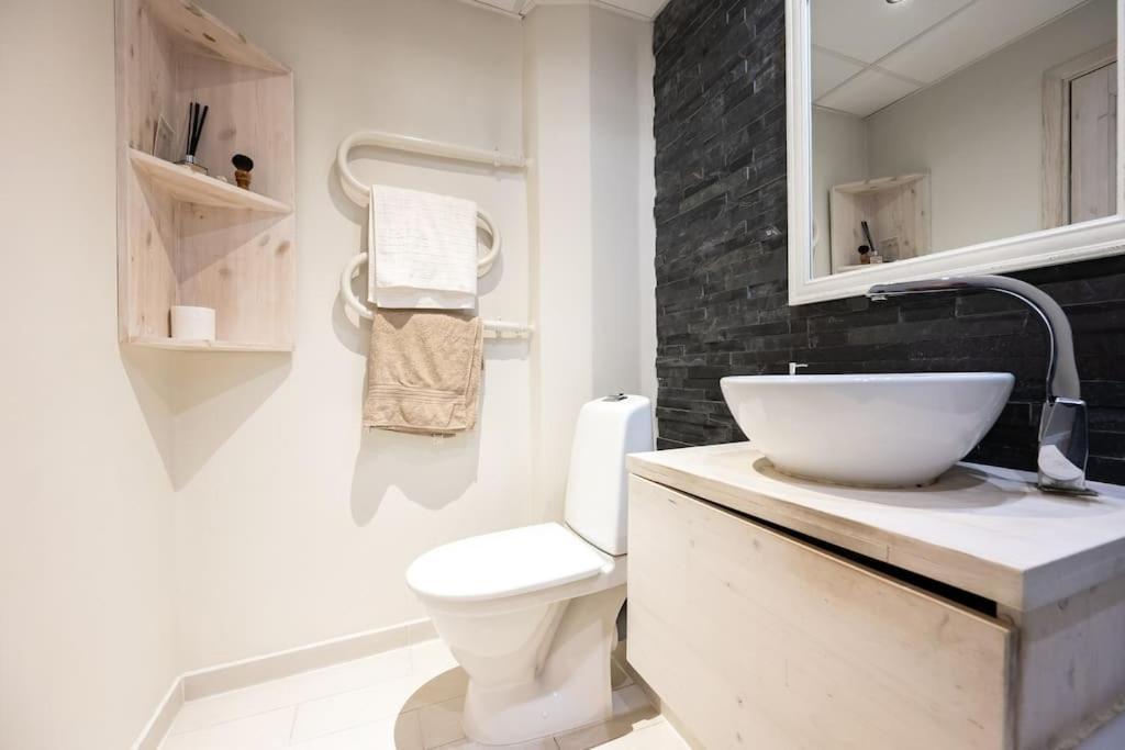 Convenient Close To Airport And Old Town Appartement