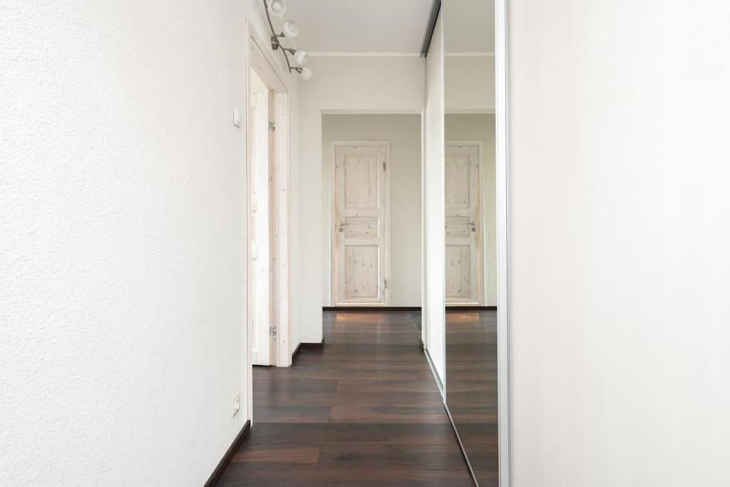 Convenient Close To Airport And Old Town Appartement *