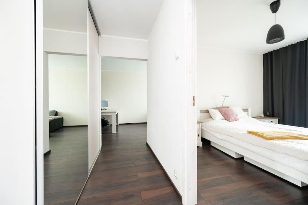 Convenient Close To Airport And Old Town Appartement