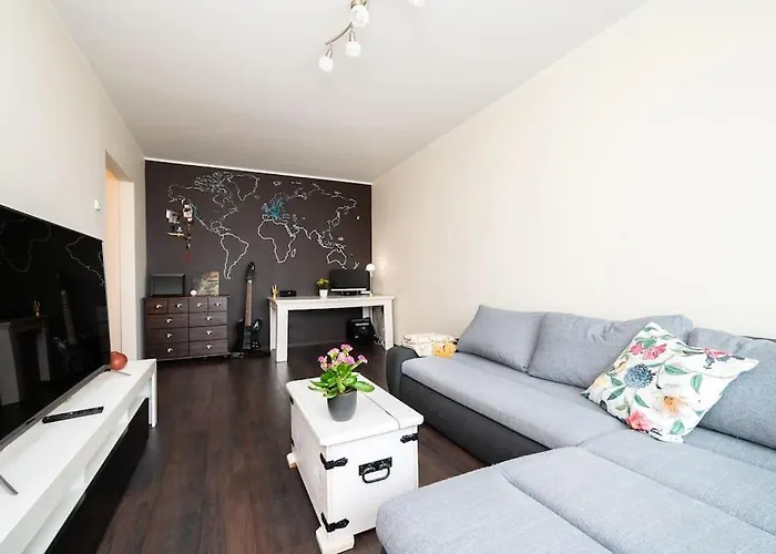Convenient Stay Close To Airport And Old Town