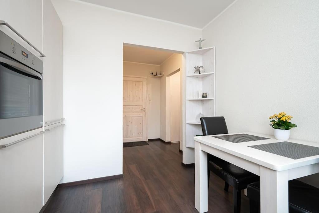 Apartment Convenient Close To Airport And Old Town