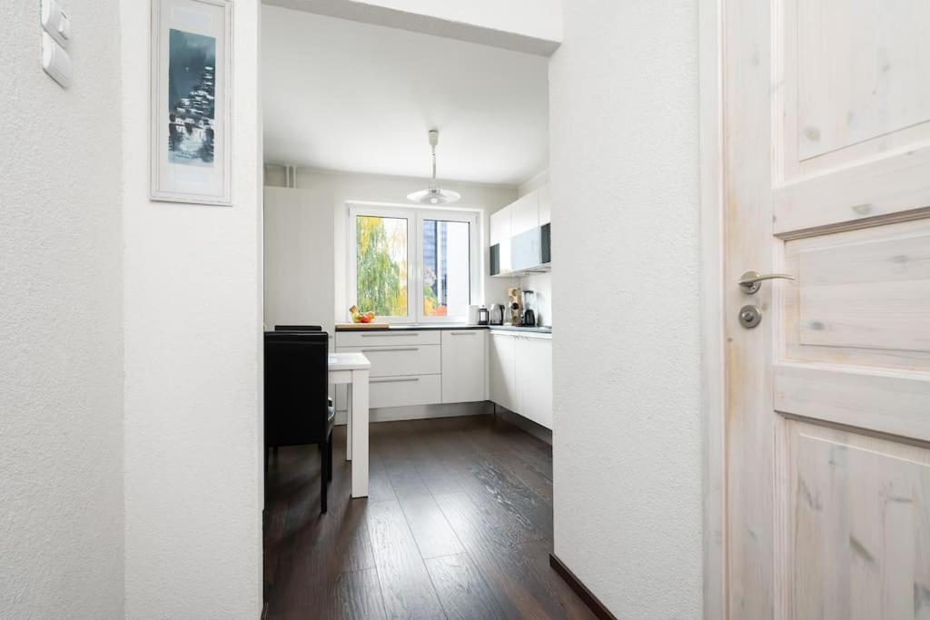 Convenient Close To Airport And Old Town Apartment