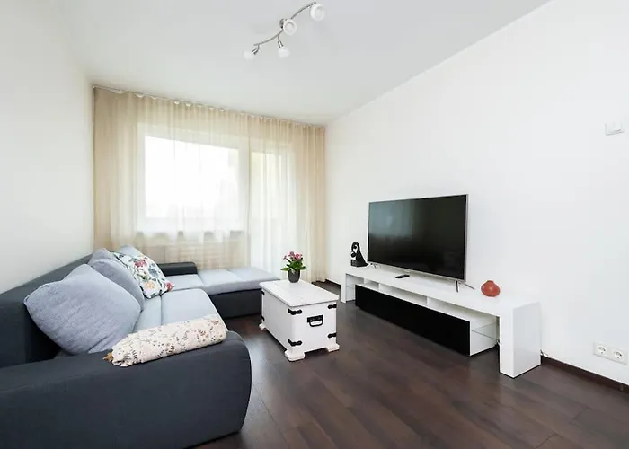Convenient Stay Close To Airport And Old Town
