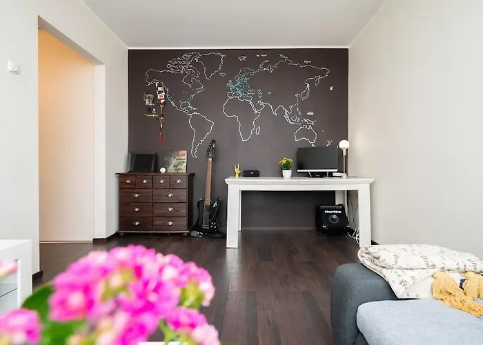 Convenient Stay Close To Airport And Old Town